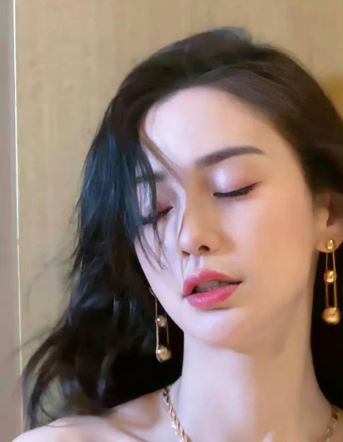 baby这是怎么了,表情好销魂啊