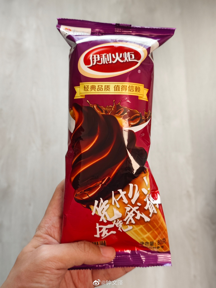 单走一个伊利火炬,主打巧克力脆皮和蛋卷