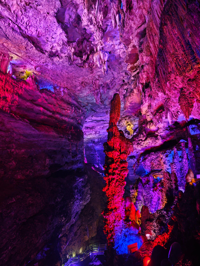 国家5a级景区酉阳桃花源人不多溶洞里不光是不热