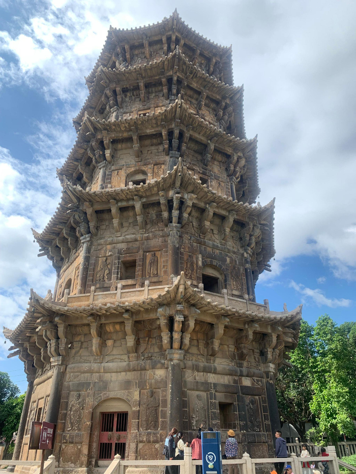 开元寺东西塔泉州古话站着像东西塔