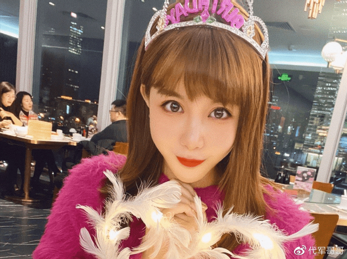 13年前,“宁愿坐在宝马车里哭”的拜金女马诺,如今35岁嫁入豪门了吗