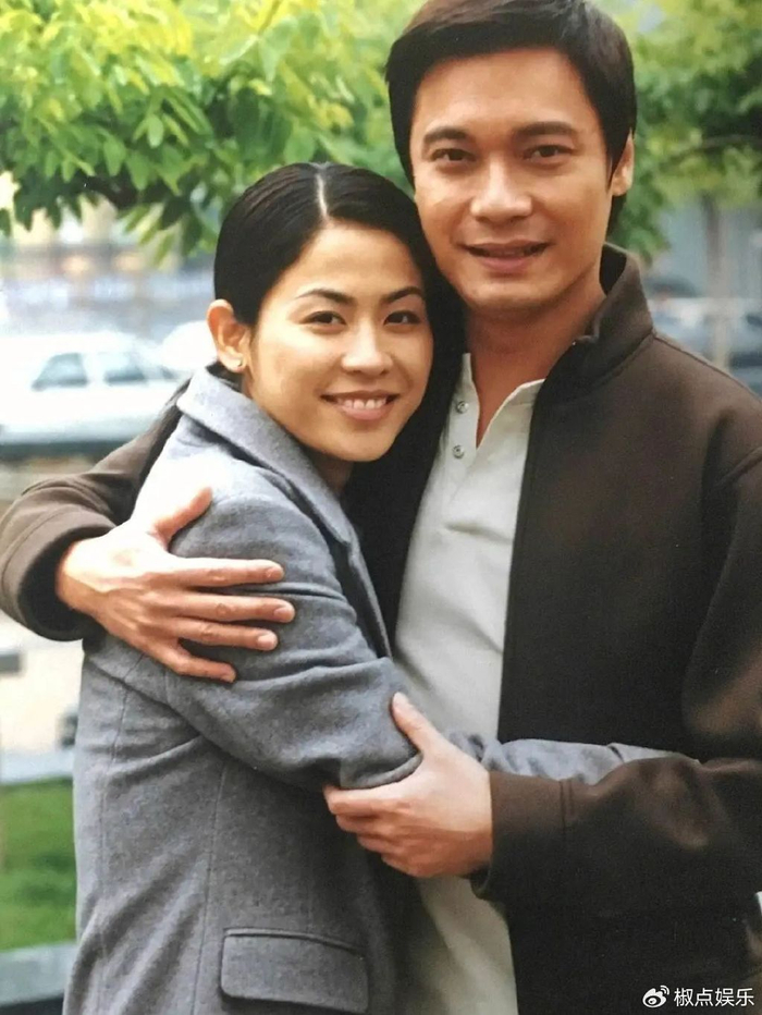 为了娶小12岁漂亮女人,抛弃相爱28年的发妻,如今罗嘉良幸福吗
