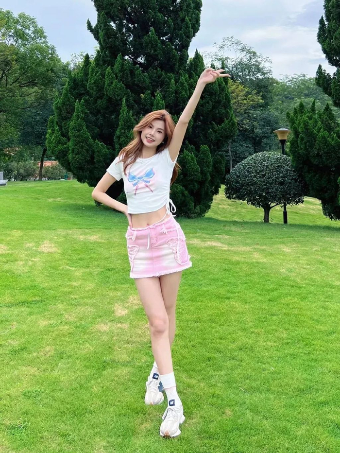 公园草地拍照,用好这些万能的拍照姿势,显高显瘦显身材