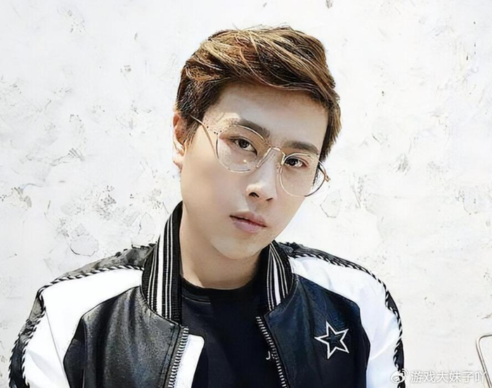 uzi透露卢本伟近况,财富自由正在享受生活,体重快赶上pdd了|财富