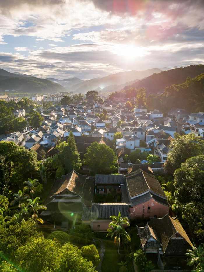 避开人潮,择一城5月去|瑞丽|鸭绿江|孟连_新浪新闻