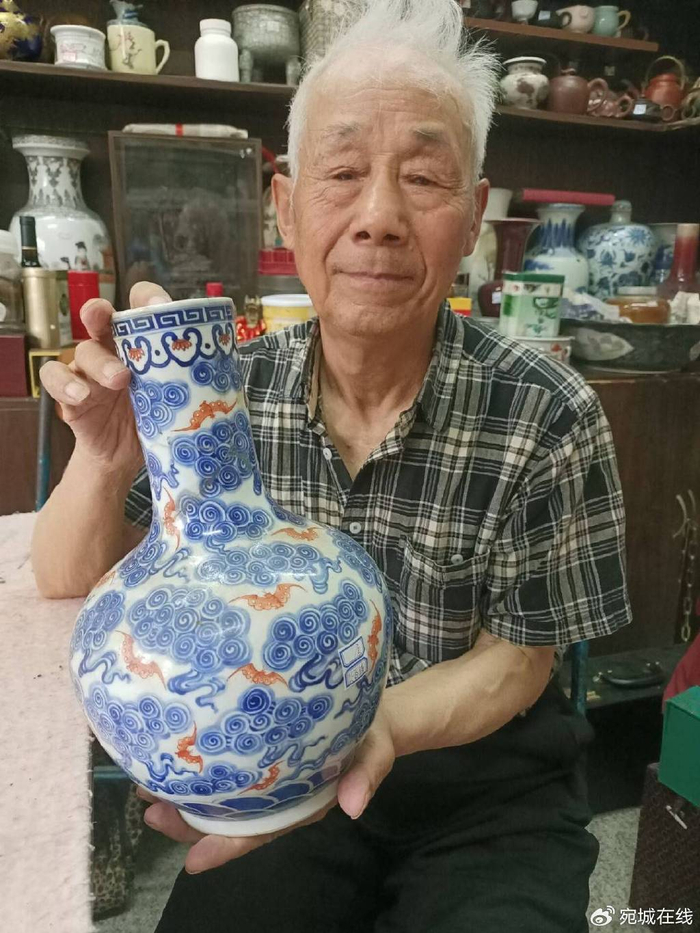 著名瓷器鉴定家,双手正反书″双寿″者——何旭