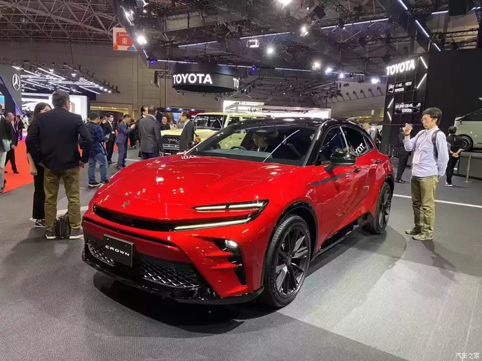 究竟是suv还是旅行车主打一个跨界风丰田皇冠sports亮相