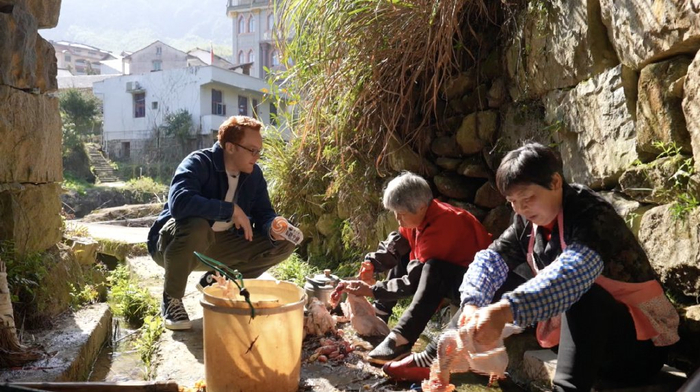 村子里户籍人口约1200多,但现在生活在这里的仅有100来人,且大多都是