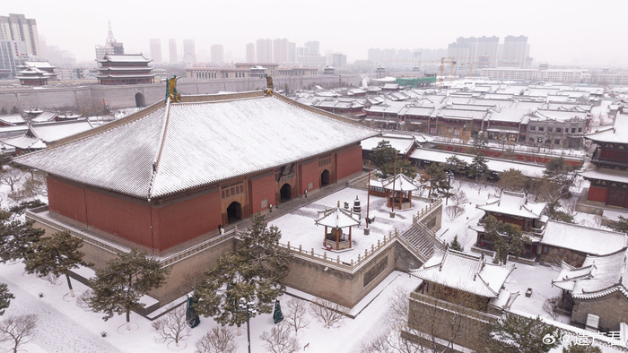 雪中的大同华严寺航拍