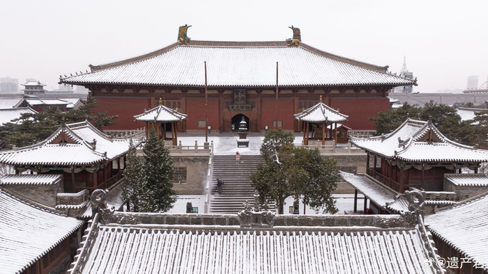 雪中的大同华严寺航拍
