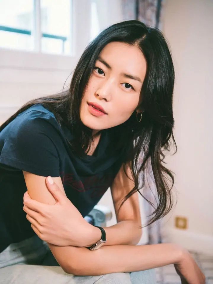 刘雯11个拍照姿势,拍照上镜自然又好看,行走的拍照教科书|教科书|刘雯