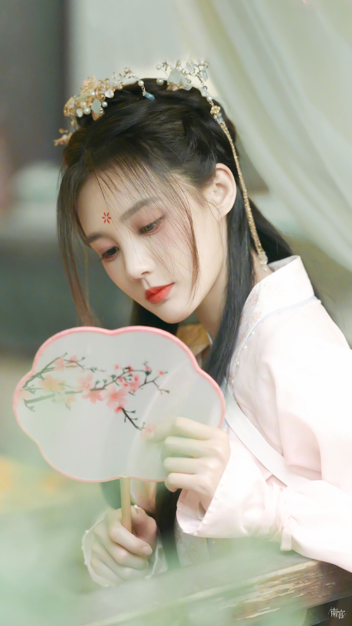 古装李一桐__财经头条