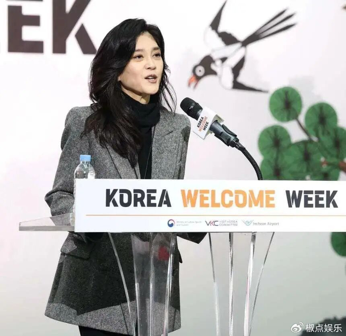 55岁李富真露面令人怜！骨瘦如柴却气场十足，儿子碾压侄子成骄傲__财经头条__新浪财经
