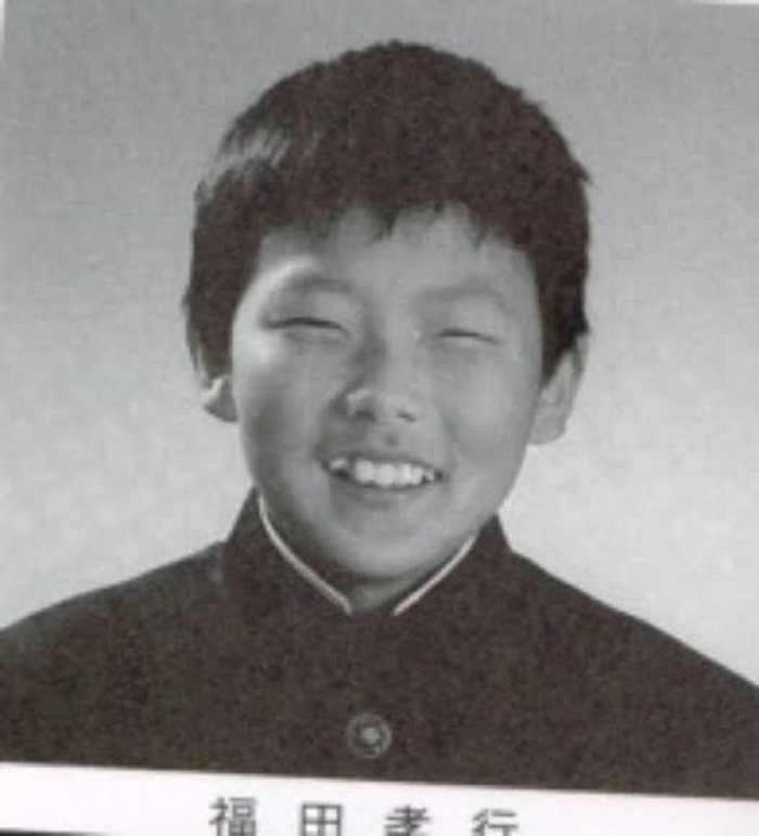 有个叫大月纯子的女人,是一名"女性支援者",她居然收养了福田孝行