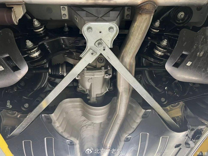 如果把普通的进气格栅当做是固定开启的百叶窗的话,那么