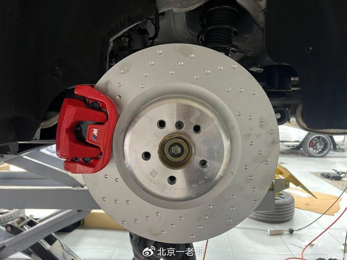 如果把普通的进气格栅当做是固定开启的百叶窗的话,那么主动进气格栅