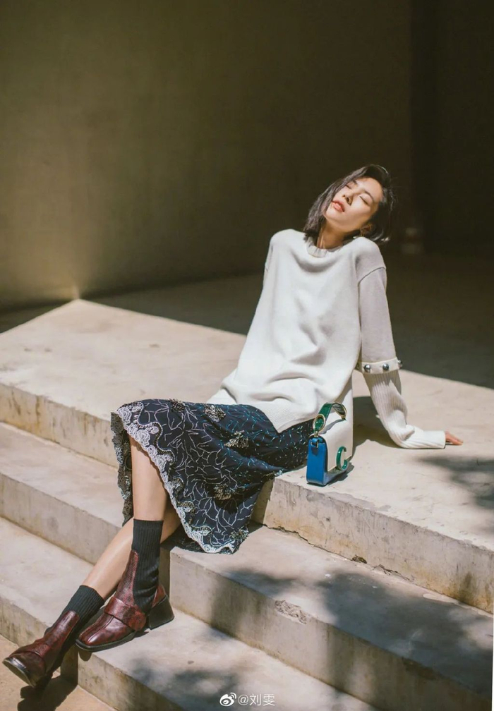 刘雯11个拍照姿势,拍照上镜自然又好看,行走的拍照教科书|教科书|刘雯