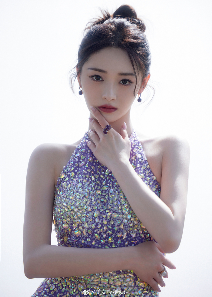 周洁琼紫色闪钻纱裙组图轻盈靓丽