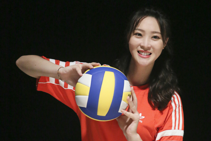 前中国女排大队长惠若琪亮相龙年春晚!