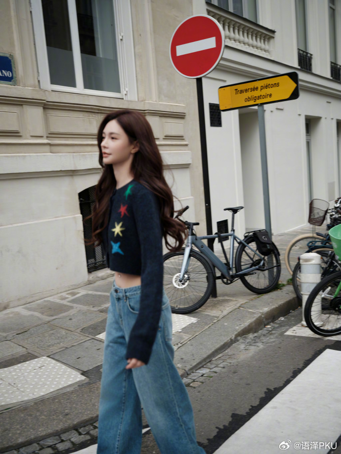 《疯狂好六夜》现场,娜扎以猫女装惊艳亮相,沈梦辰惊叹:这身材太吸睛