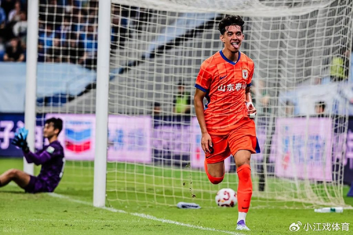 2-1！泰山队两连胜，23岁中国香港球员首球，于金永失误+业余犯规