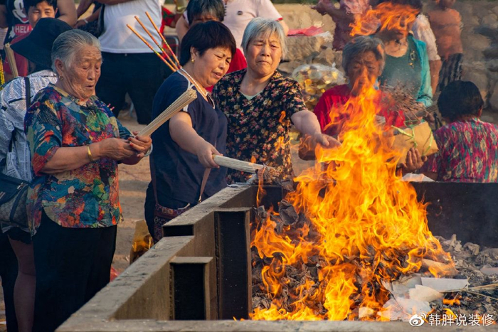 烧断头香,不够虔诚,缺乏尊敬