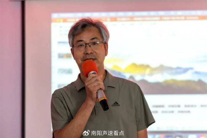 著名风光摄影家张海勇来宛举办“公益大讲堂”