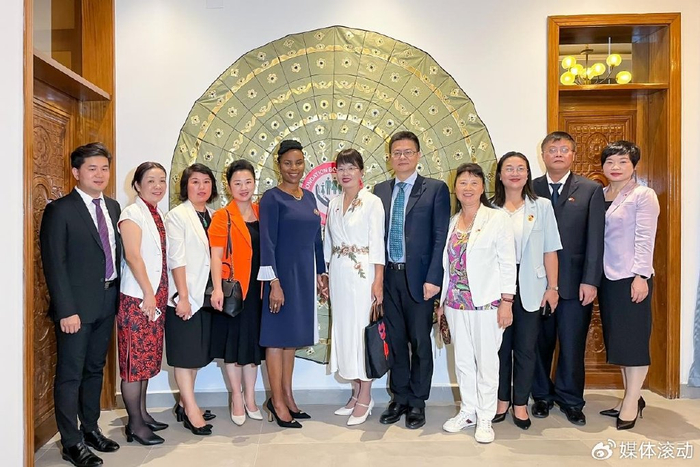 因为一片卫生巾爱善天使集团张帆一行受布隆迪总统夫人接见