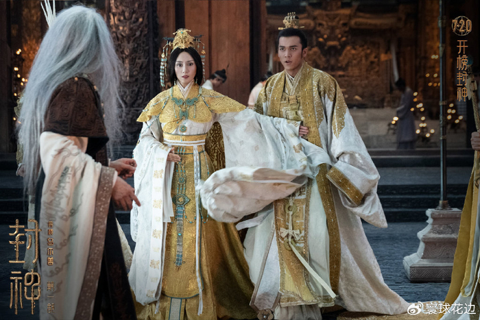 以三部曲推出,今年上映首集的《封神》,目前在豆瓣获得 7.