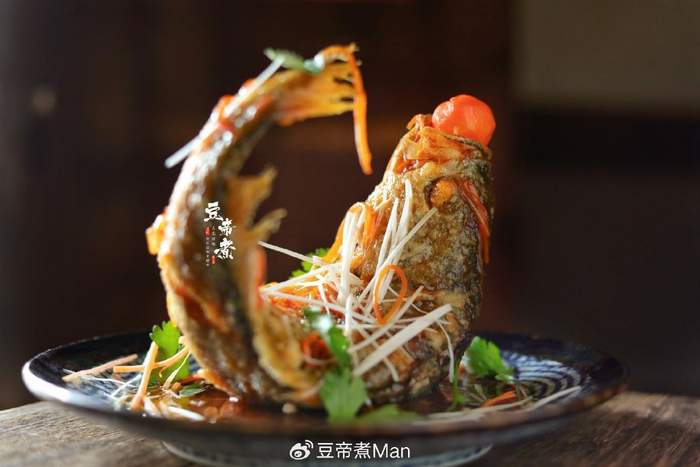 腊月除夕年夜饭不管有钱没钱都要上一道鱼吃法讲究寓意大