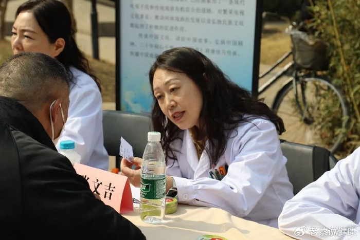 世界肾脏日郑大二附院走进社区义诊