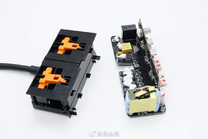 拆解报告mcdodo麦多多70w2a2c六合一氮化镓快充插座ch459