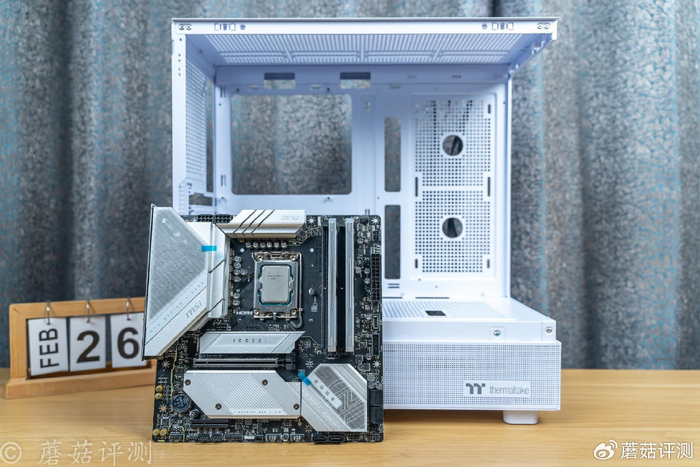 散热表现优秀灯效酷炫梦幻thermaltakett钢影透s机箱评测