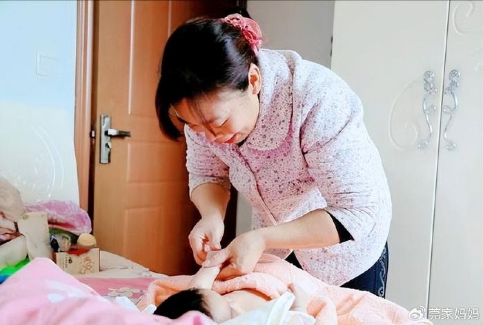 传统的坐月子,大多是由婆婆负责照顾产妇的生活起居,并担负起照顾宝宝