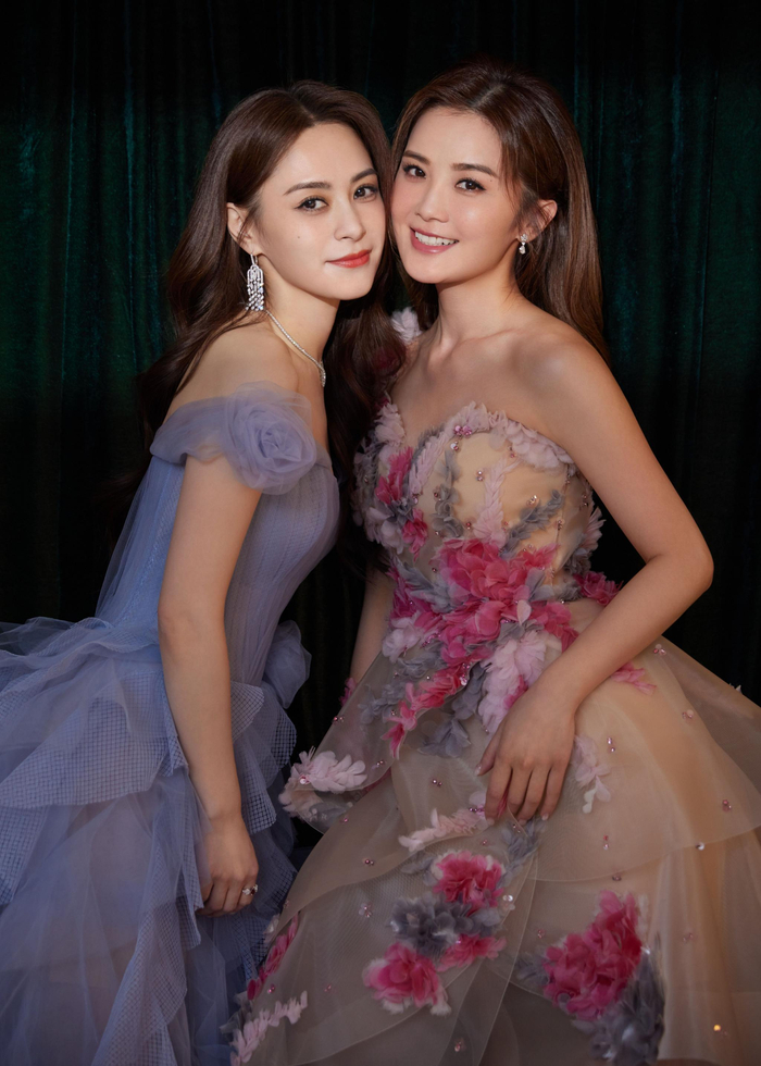 twins@蔡卓妍 @钟欣潼 华表奖美照新鲜出炉……|twins|华表奖|蔡卓妍