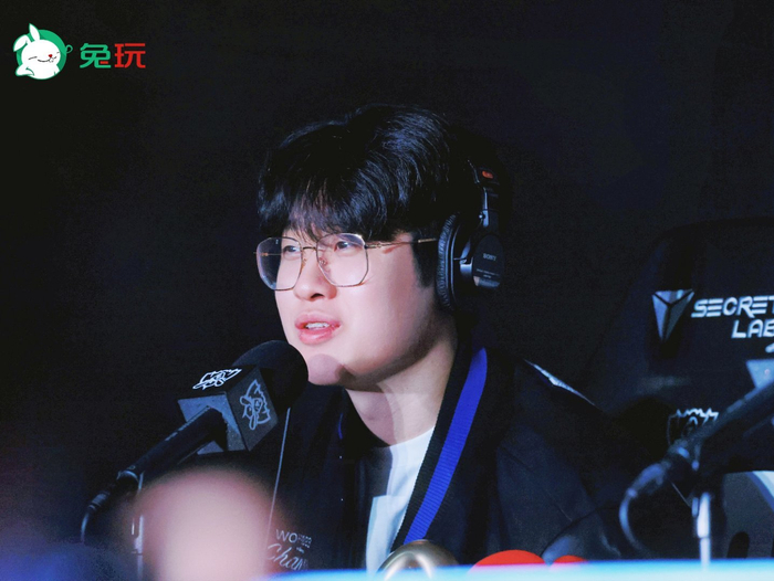 zeus选手拍立得高扫&群访返图~ 大家感恩节快乐!期待新赛季!