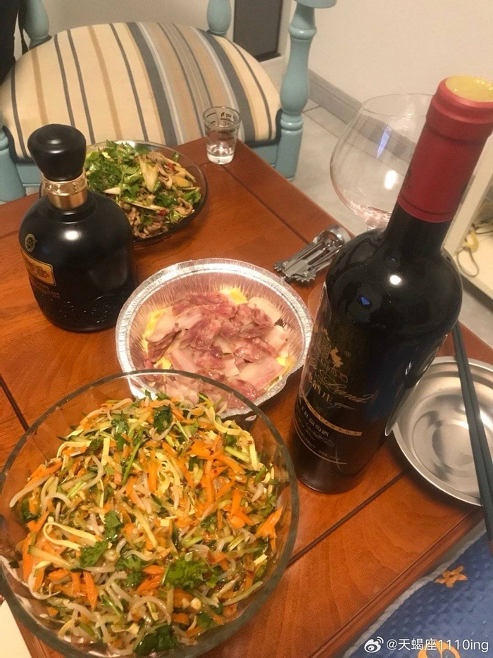 厨艺交流会今天晚上吃什么上菜啦快给翠花点赞