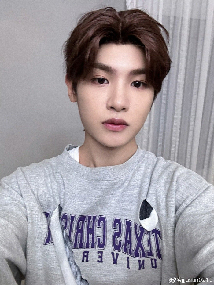 点击查收黄明昊新鲜自拍__财经头条