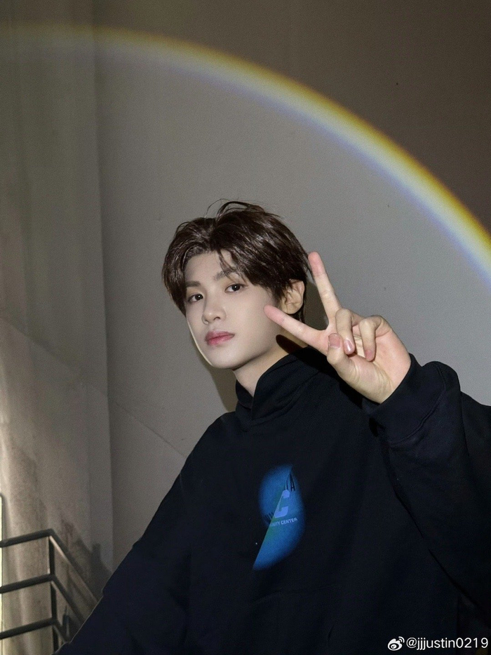 点击查收帅气小贾的新鲜随拍