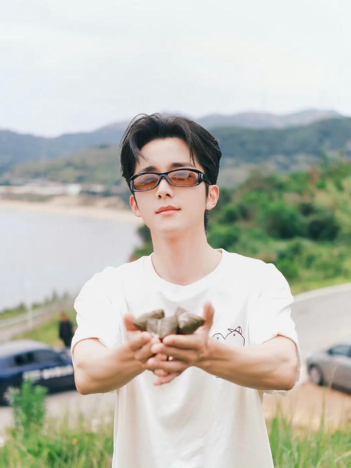 张新成最近的热度真的好高呀!