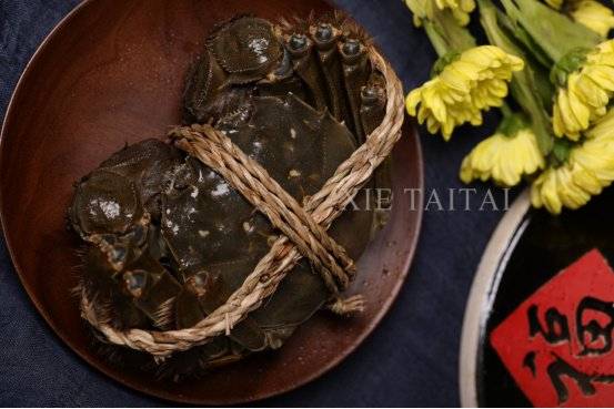 在这个温度恒定在18度-23度的环境中,每一只蟹都能在最佳状态下被精心