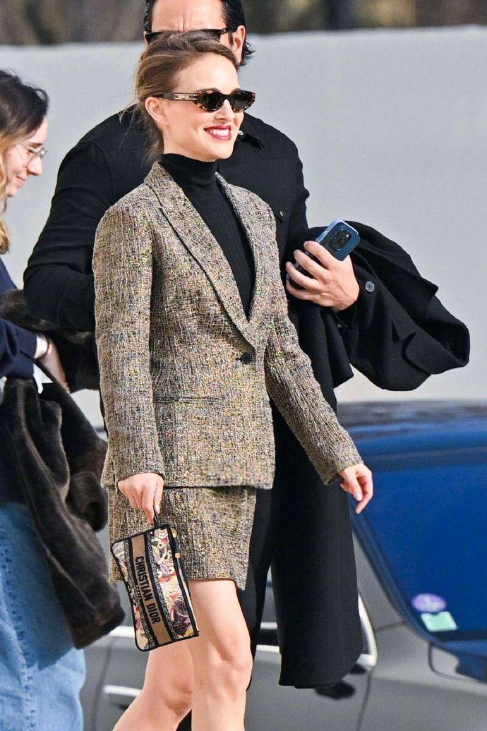娜塔莉波特曼natalieportman亮相dior2024秋冬系列发布秀的