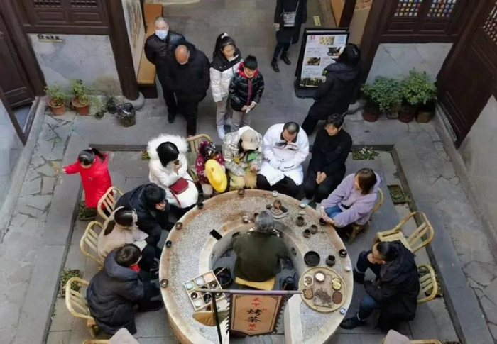 昂贵的围炉煮茶,是咖啡店的终极对手?