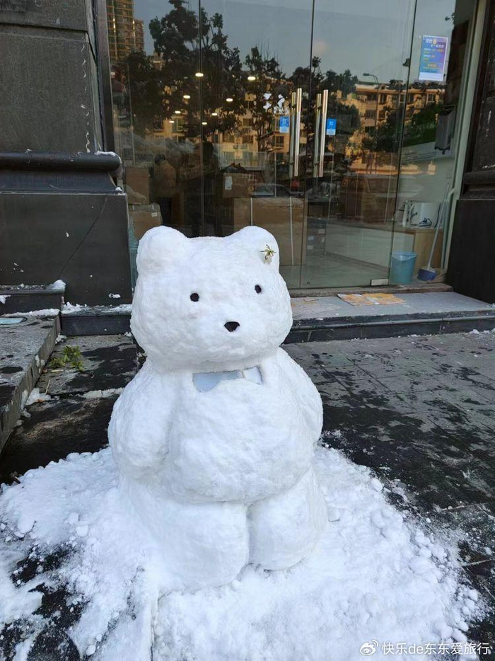 堆雪人真好玩,看看我做的小雪熊可爱吧?