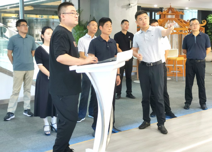 江宁开发区管委会主任王爱军一行莅临南京戎光软件科技调研指导