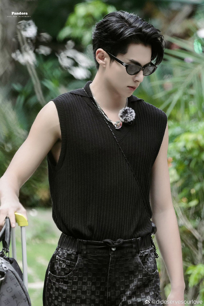 你要说这些我可就不困了是吧王鹤棣185有腹肌九头身倒三角身材