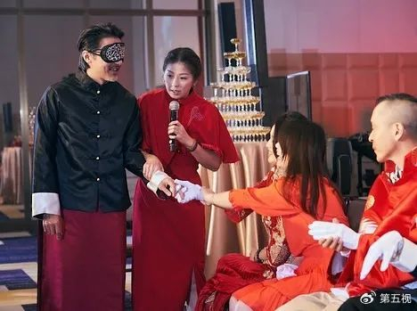 冯德伦派对大玩"蒙眼猜老婆"!|冯德伦|舒淇|张震_新浪新闻