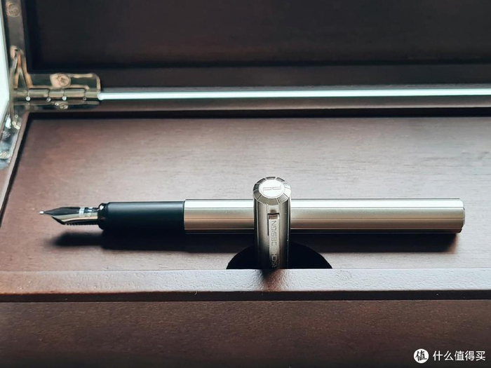 钢笔的笔杆材质怎么选?九种笔杆材质横向对比