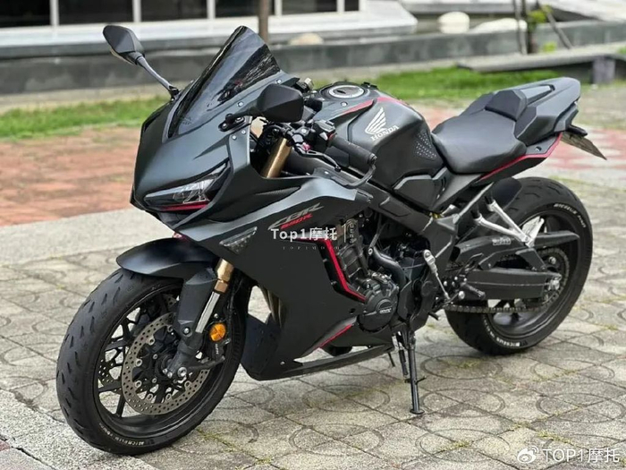 本田进口摩托开启年终大促,cbr650r直降3万,cb750只要6万多