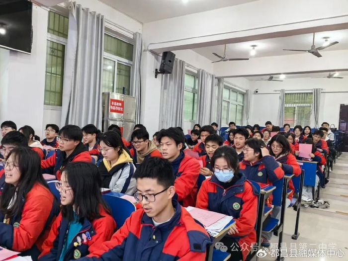 心光闪闪育见你我都昌二中召开心理委员培训活动